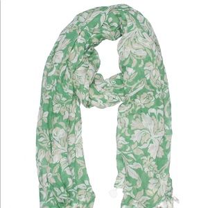 BEAUTIFUL Summery & Light Green Scarf Like New
